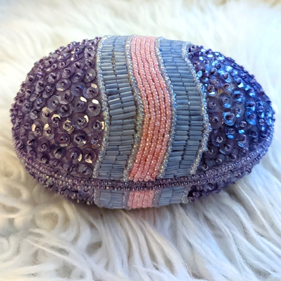 GAC RARE DECORATIVE EASTER EGG FILLABLE TRINKET / GIFT BOX WITH BEADS & SEQUINS - Picture 2 of 11